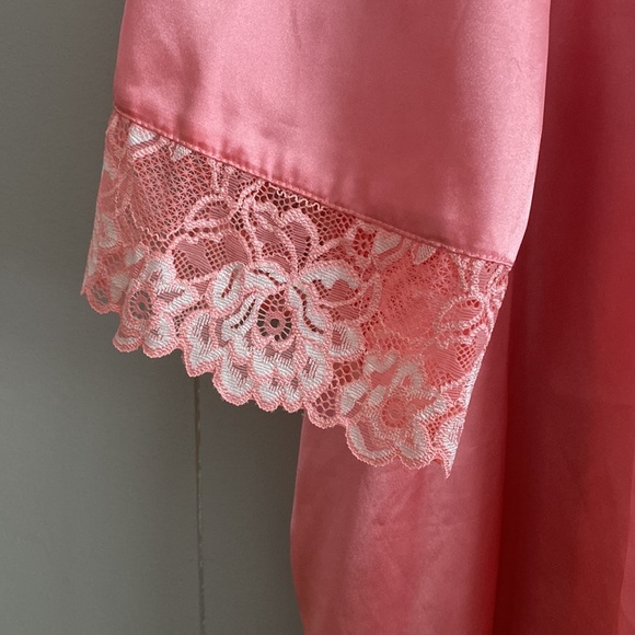 La Vie En Rose silky robe with lace trim size L/XL NWOT - Picture 5 of 8